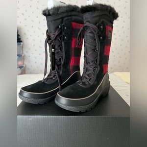 NIB Sorel Tivoli III High boots